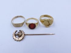 AN 18ct HALLMARKED DEAKIN AND FRANCIS SHIELD CUT SIGNET RING, CREST ENGRAVED DATED 1899 TOGETHER