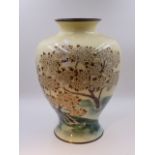 A LARGE JAPANESE ANDO JUBEI CLOISONNE VASE WITH FLOWERING TREE DECORATION ON A PALE YELLOW GROUND,