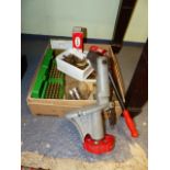 A GOOD QUALITY CARTRIDGE RELOADING PRESS AND VARIOUS .303 BRITISH BRASS CASES AND OTHER RELOADING