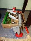 A GOOD QUALITY CARTRIDGE RELOADING PRESS AND VARIOUS .303 BRITISH BRASS CASES AND OTHER RELOADING