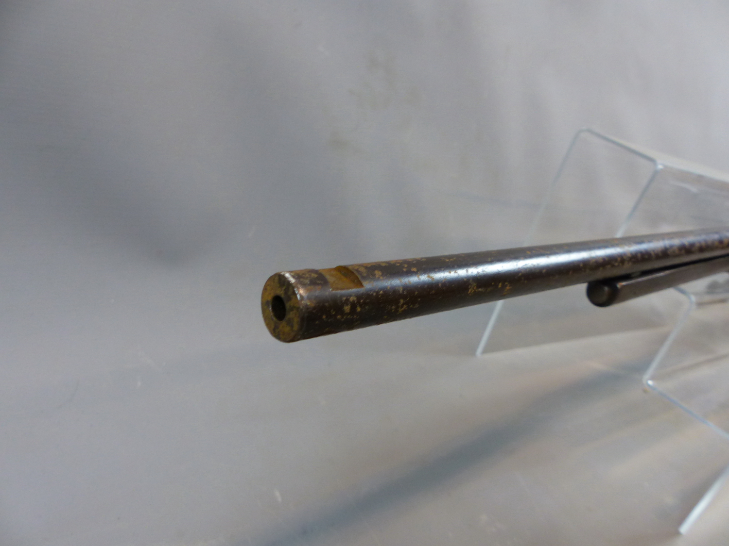 A VINTAGE UN-NAMED UNDERLEVER TAP LOADING AIR RIFLE SERIAL NUMBER S11845 ( NO CERTIFICATE - Image 13 of 15