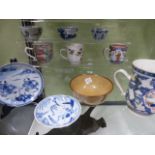 A GROUP OF CHINESE EXPORT WARES TO INCLUDE TWO BLUE AND WHITE SAUCERS, A MUG, SIX TEA BOWLS (THREE