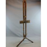 A VINTAGE ADJUSTABLE ARTIST'S FLOOR STANDING EASEL.