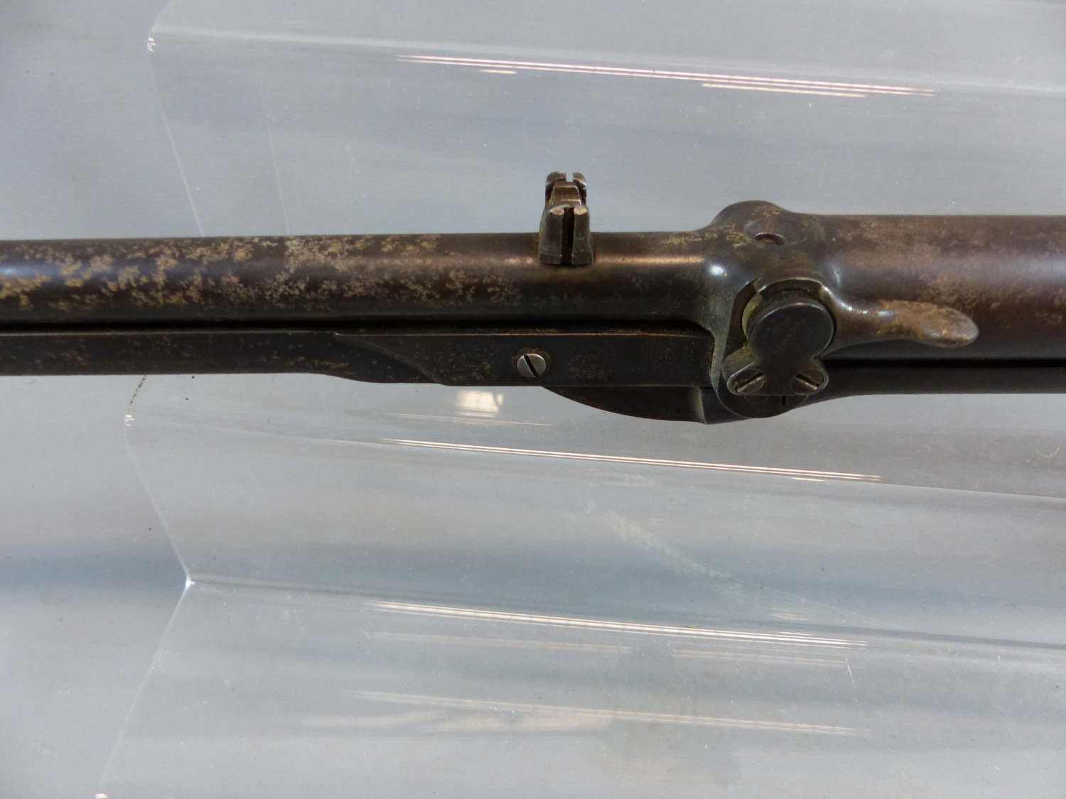 A VINTAGE UN-NAMED UNDERLEVER TAP LOADING AIR RIFLE SERIAL NUMBER S11845 ( NO CERTIFICATE - Image 10 of 15