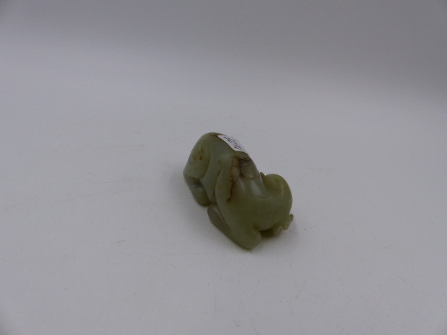 A CHINESE CARVED JADE FIGURE OF A RECUMBENT ELEPHANT. L.7cms. - Bild 2 aus 12