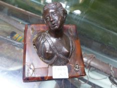 AN ANTIQUE POLISHED BRONZE OVAL PLAQUE OF A CLASSICAL SCHOLAR, AN EARLY PORTRAIT BUST IN THE FORM OF