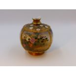 A FINELY DECORATED JAPANESE KINKOZAN SATSUMA SMALL CABINET VASE, FIGURAL PANELS WITH SURROUNDING