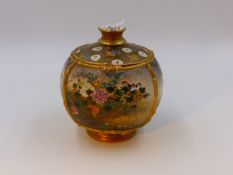 A FINELY DECORATED JAPANESE KINKOZAN SATSUMA SMALL CABINET VASE, FIGURAL PANELS WITH SURROUNDING