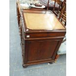 A GOOD EARLY 19th.C.ROSEWOOD DAVENPORT DESK IN THE MANNER OF GILLOWS.