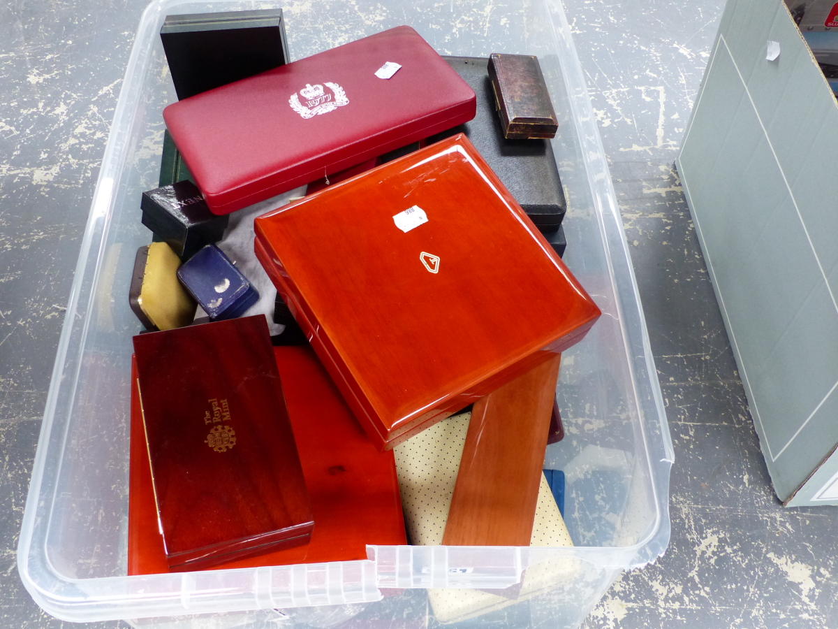 A LARGE SELECTION OF JEWELLERY BOXES.