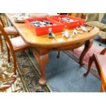 AN EARLY 20TH.C.WALNUT WIND OUT EXTENDING DINING TABLE