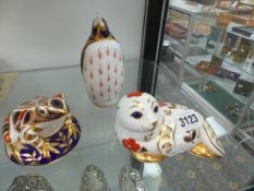 THREE ROYAL CROWN DERBY ANIMALS.