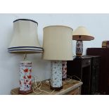 FOUR ORIENTAL STYLE TABLE LAMPS AND ONE OTHER.