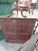 A LATE GEORGIAN OAK TWO DOOR CORNER CABINET.