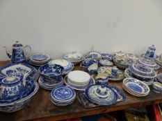 A LARGE COLLECTION OF BLUE AND WHITE WARES.