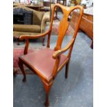 A SET OF FIVE QUEEN ANNE STYLE MAHOGANY DINING CHAIRS.