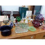 A QTY OF VICTORIAN AND OTHER GLASSWARES.