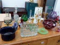 A QTY OF VICTORIAN AND OTHER GLASSWARES.