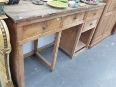 A TALL PINE AND OAK KITCHEN SIDE TABLE.