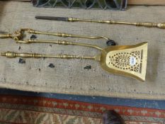 A SET OF GOOD VICTORIAN BRASS FIRESIDE TOOLS AND MATCHING DOGS.