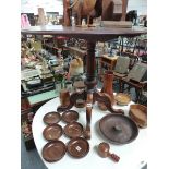 A VICTORIAN MAHOGANY TILT TOP CENTRE TABLE ON QUADROPED SUPPORTS.