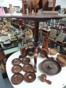 A VICTORIAN MAHOGANY TILT TOP CENTRE TABLE ON QUADROPED SUPPORTS.