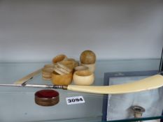 A SMALL AGATE BOX TOGETHER WITH VARIOUS IVORY.