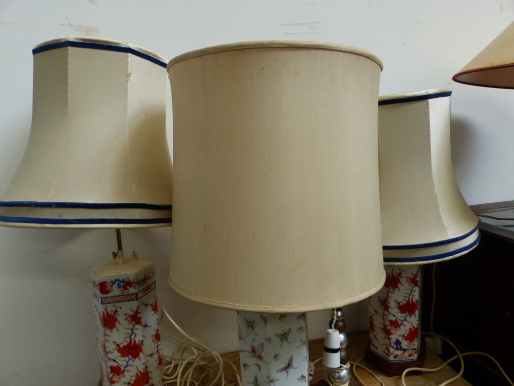 FOUR ORIENTAL STYLE TABLE LAMPS AND ONE OTHER. - Image 14 of 22