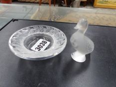 A LALIQUE GLASS DUCK FIGURINE AND A FURTHER SMALL BIRD MOTIF BOWL.