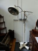 AN UNUSUAL VINTAGE SURGEON'S LAMP.