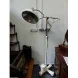 AN UNUSUAL VINTAGE SURGEON'S LAMP.