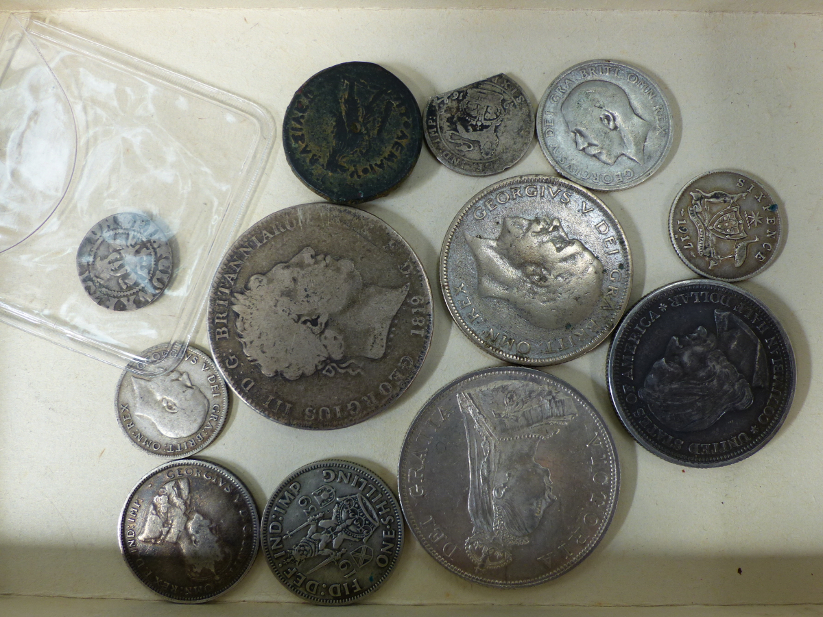 A MIXED SELECTION OF COINS.