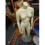 A VINTAGE FEMALE MANNEKIN.