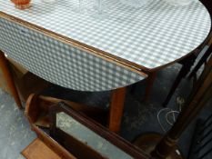 A RETRO KITCHEN TABLE.