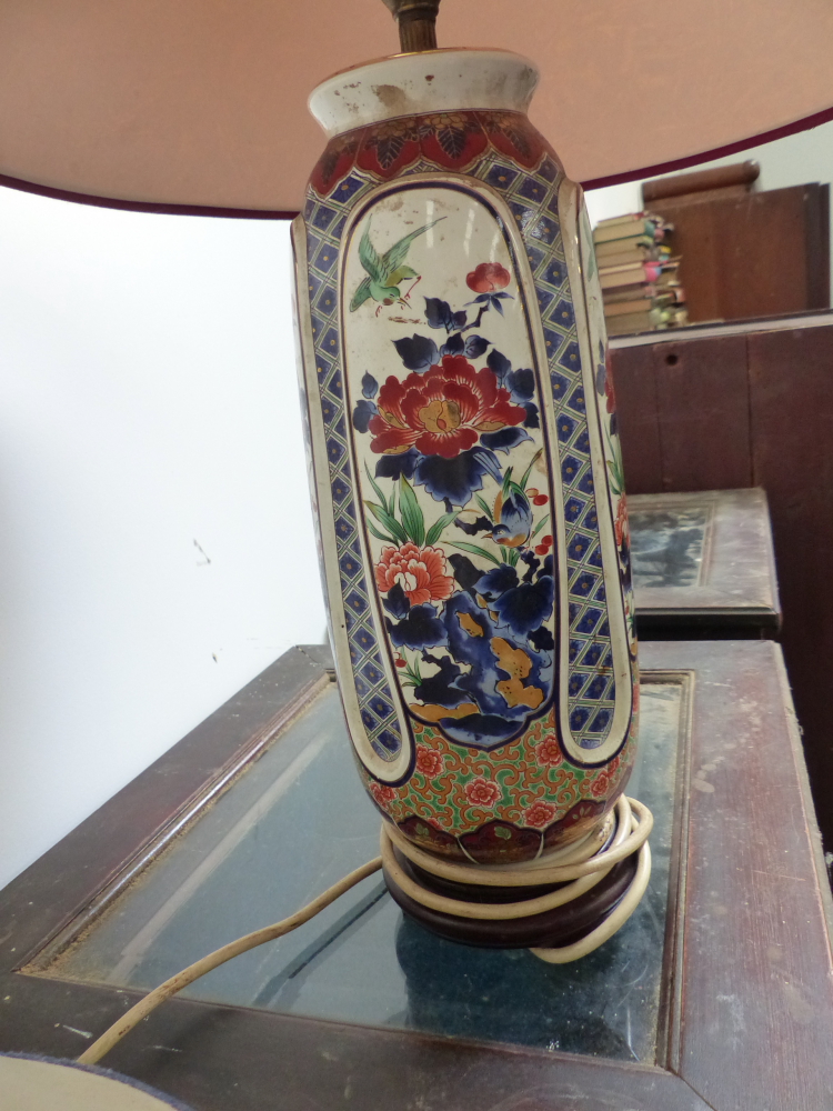 FOUR ORIENTAL STYLE TABLE LAMPS AND ONE OTHER. - Image 16 of 22