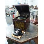AN EDISON GRAMOPHONE AND VARIOUS RECORDS.