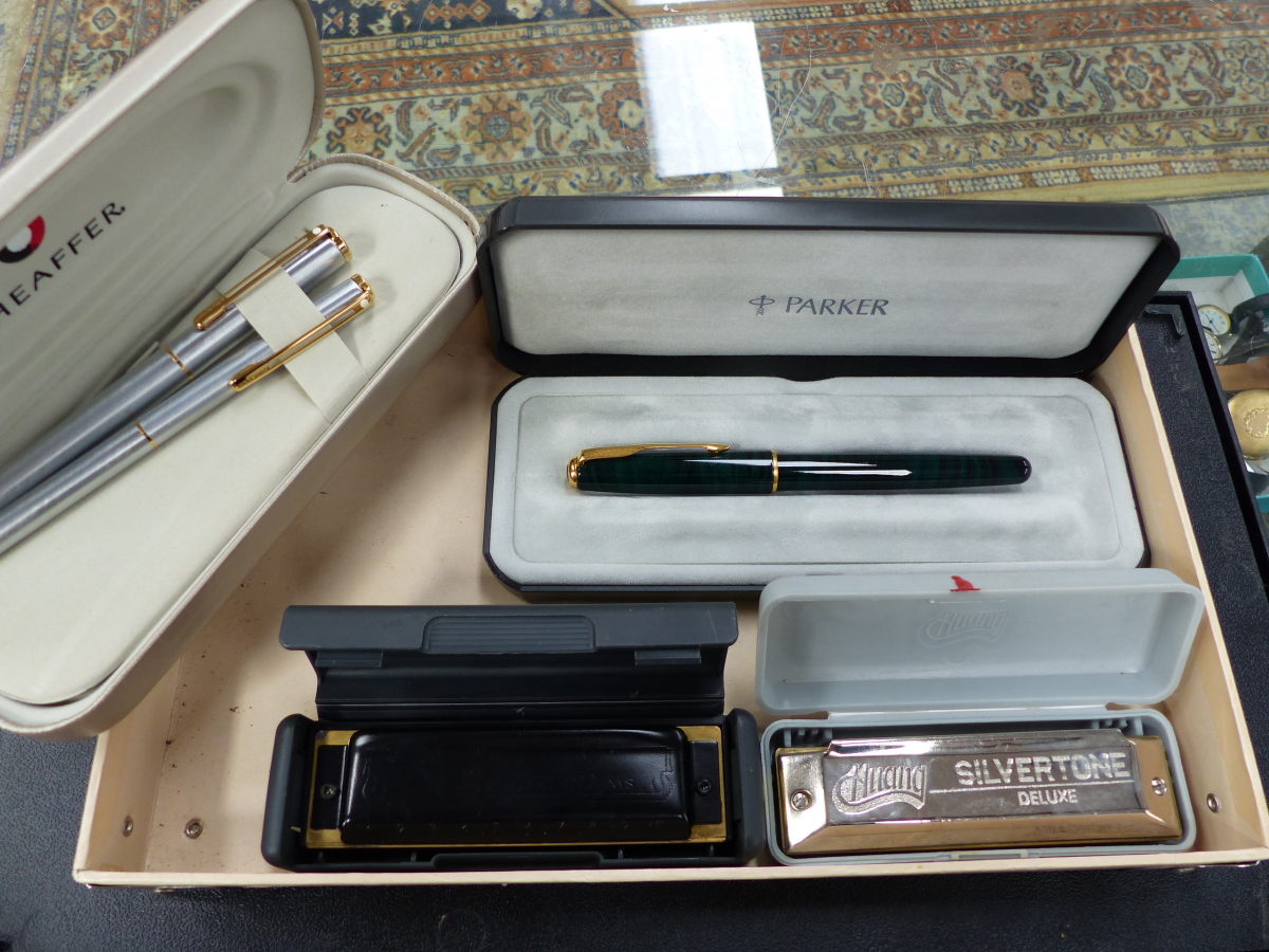A CASED PARKER PEN TOGETHER WITH TWO SHEAFFER PENS AND TWO HARMONICAS.