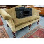 A GOOD QUALITY 18th.C.GEORGIAN STYLE CAMEL BACK SETTEE WITH SCROLL ARMS ON CARVED CABRIOLE LEGS