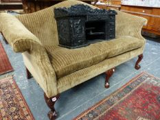 A GOOD QUALITY 18th.C.GEORGIAN STYLE CAMEL BACK SETTEE WITH SCROLL ARMS ON CARVED CABRIOLE LEGS