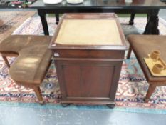 AN EARLY 19th.C.ROSEWOOD DAVENPORT DESK.