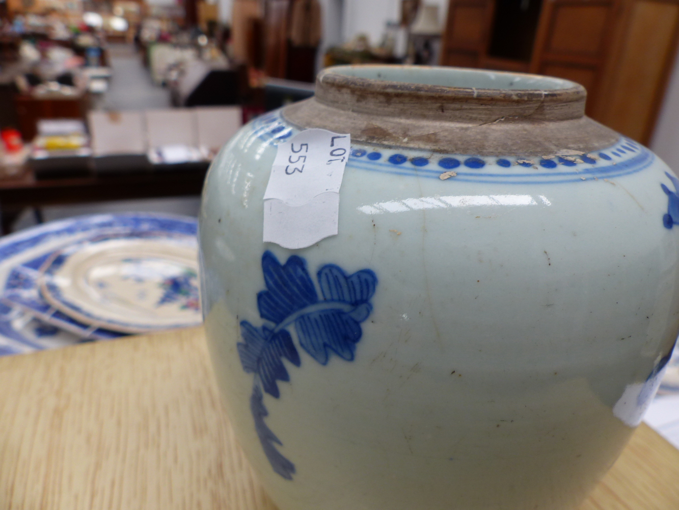 A QTY OF ORIENTAL AND OTHER BLUE AND WHITE CHINAWARES. - Image 13 of 33
