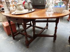 A LARGE GEORGIAN STYLE OAK GATELEG DINING TABLE.