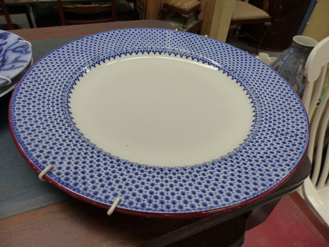 A QTY OF ORIENTAL AND OTHER BLUE AND WHITE CHINAWARES. - Image 31 of 33