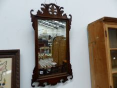 A GEORGIAN STYLE MIRROR.