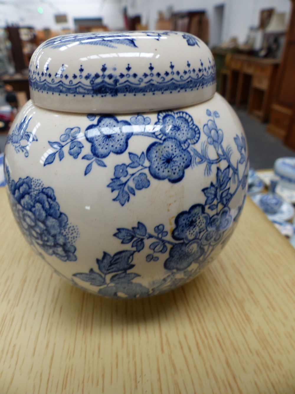 A QTY OF ORIENTAL AND OTHER BLUE AND WHITE CHINAWARES. - Image 14 of 33
