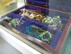 AN ASSORTMENT OF COSTUME JEWELLERY.