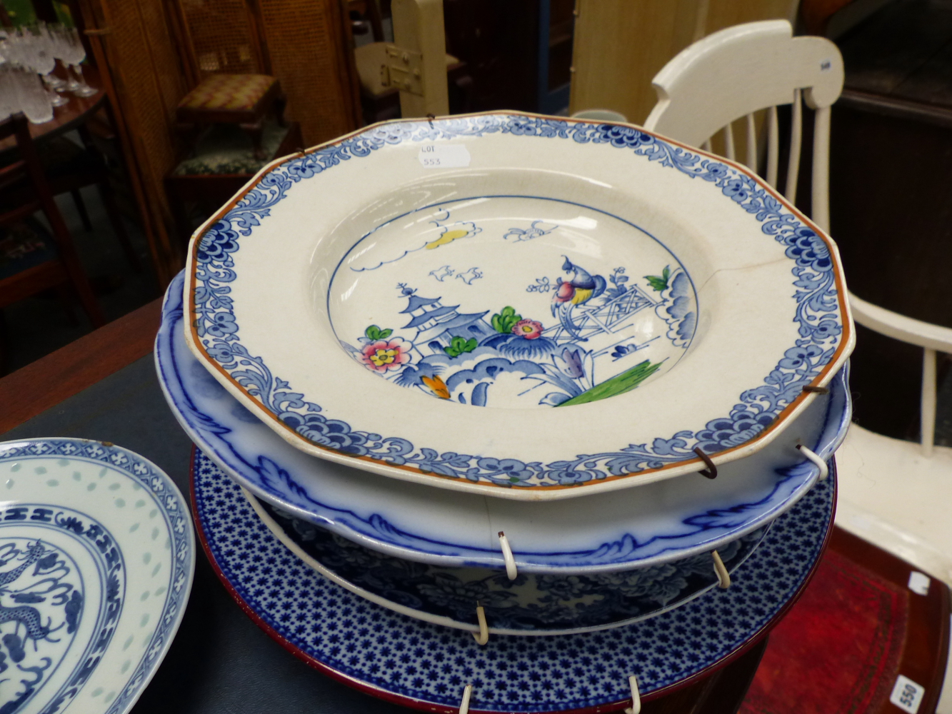 A QTY OF ORIENTAL AND OTHER BLUE AND WHITE CHINAWARES. - Image 28 of 33