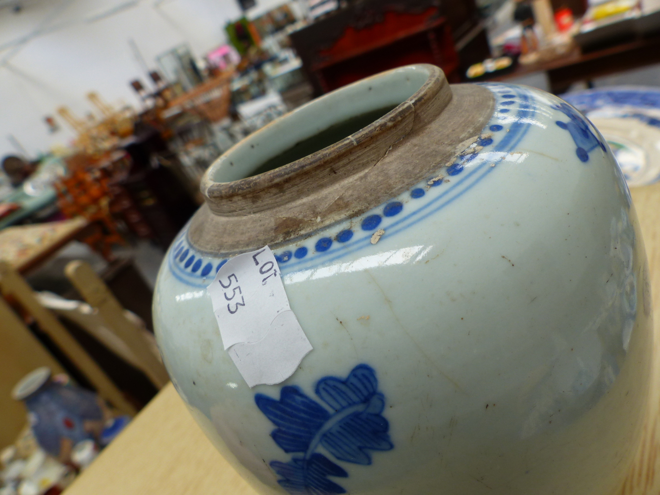 A QTY OF ORIENTAL AND OTHER BLUE AND WHITE CHINAWARES. - Image 7 of 33