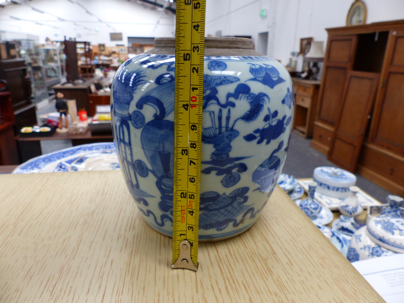 A QTY OF ORIENTAL AND OTHER BLUE AND WHITE CHINAWARES. - Image 10 of 33