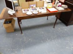 AN OAK DINING TABLE.